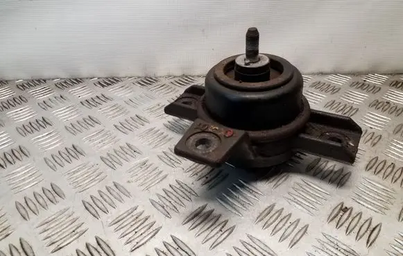 KIA Sorento Engine mount bracket