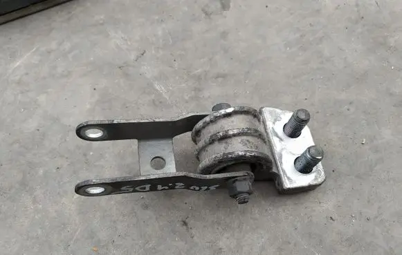 Volvo S60 Engine mount vacuum valve 