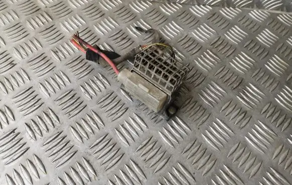Glow plug pre-heat relay