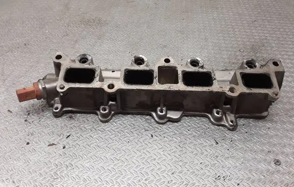 Volkswagen Golf VI Fuel main line pipe 
