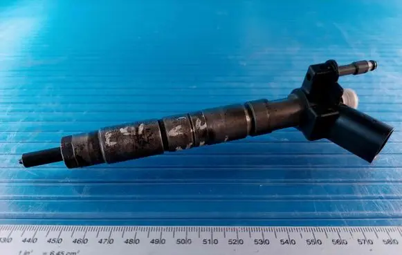 BMW 5 E60 E61 Fuel injector 779787705