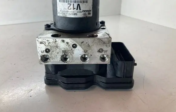 Hyundai i40 ABS Pump 589203Z910