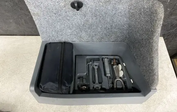 BMW 3 E90 E91 Tool set 7070520