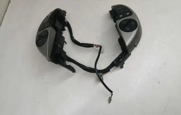 Toyota Prius (XW20) Steering wheel buttons/switches F70CV164