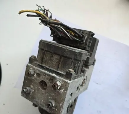 Nissan Almera Tino ABS Pump 476604M520