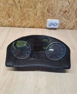 Volkswagen Golf V Speedometer (instrument cluster) V3354110