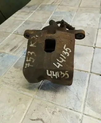 Toyota RAV 4 (XA20) Front brake caliper