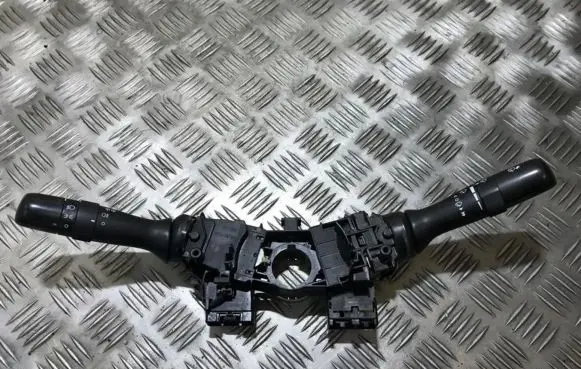 Toyota Hilux (AN10, AN20, AN30) Wiper turn signal indicator stalk/switch 17f4652 173832