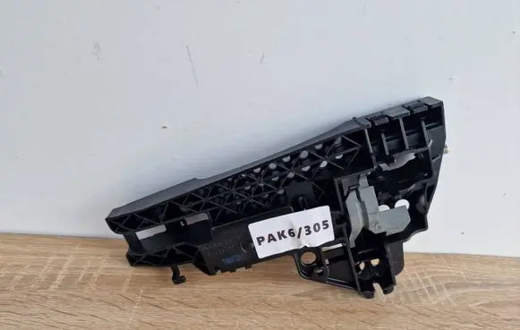 Audi Q7 4M Front door exterior handle/bracket 4M0837886A