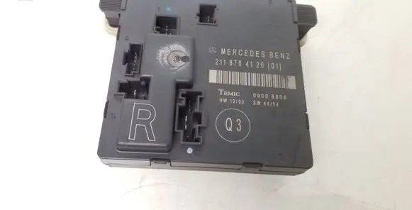 Mercedes-Benz E W211 Door control unit/module 2118704126