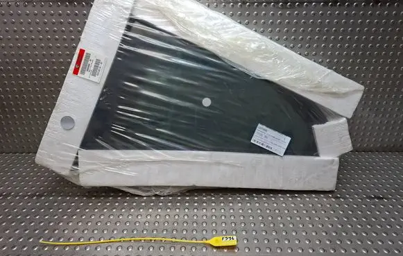 Alfa Romeo GT Rear vent window glass 60698805