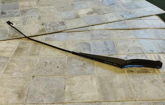 Citroen Berlingo Front wiper blade arm 9621014780