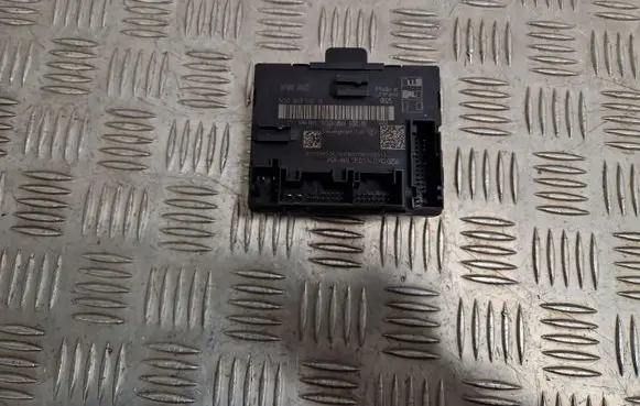 Volkswagen Golf VII Door control unit/module 5Q0959592B
