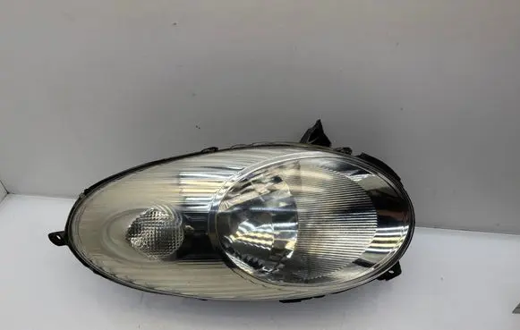 Nissan Micra Headlight/headlamp 90900668 C98880