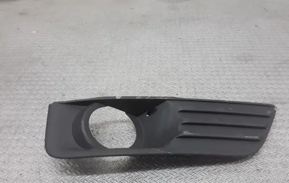 Ford Focus Front bumper lower grill 4M5119952AE