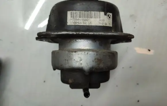 BMW X5 E70 Engine mount bracket 6784416