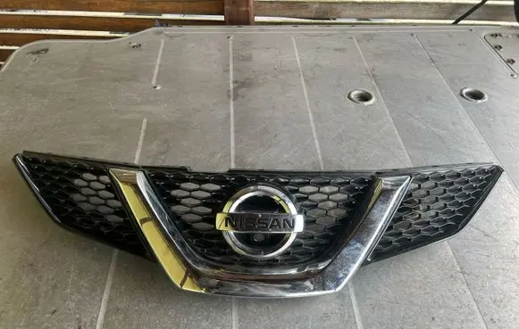 Nissan Qashqai Front grill 623124EA0D