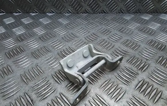 Nissan Qashqai+2 Tailgate/trunk/boot hinge