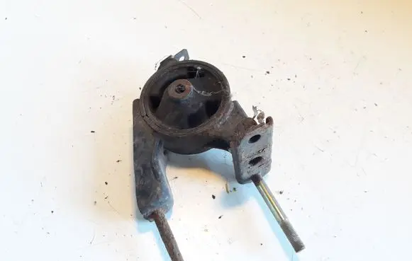 Toyota Yaris Engine mount bracket