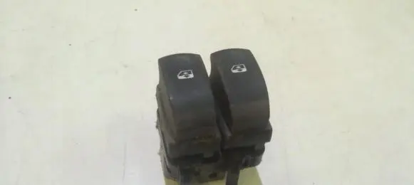 Renault Twingo II Electric window control switch 8200356513