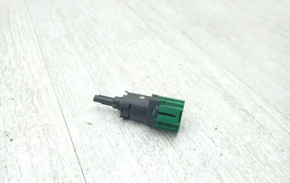 Peugeot 208 Brake pedal sensor switch 9670430580