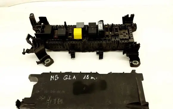 Mercedes-Benz GLA W156 Fuse box set A2465400340 A2465400140