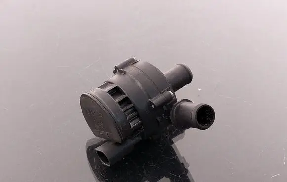 Renault Trafic III (X82) Water pump 392023219
