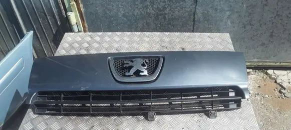 Peugeot Expert Front bumper upper radiator grill 1497644077