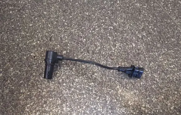 Opel Astra H Crankshaft position sensor 0281002717