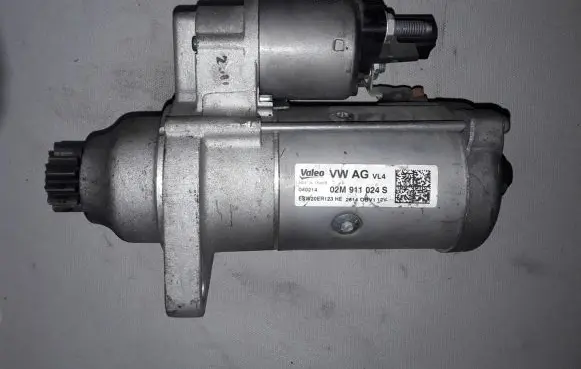 Volkswagen Golf VII Starter motor 02M911024S