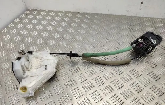 Mazda 3 Front door lock