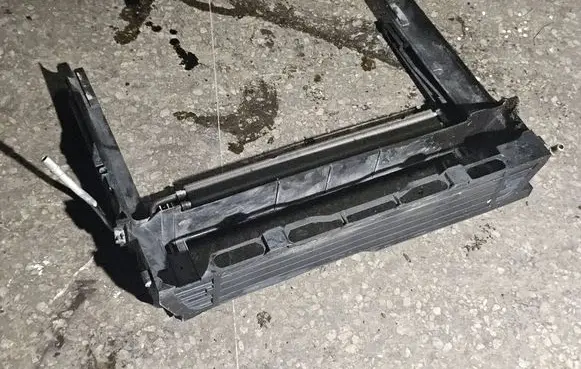 BMW 5 E60 E61 Radiator mount bracket 7791180 116116