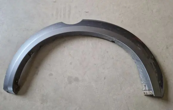 Mitsubishi L200 Rear arch trim MN117443