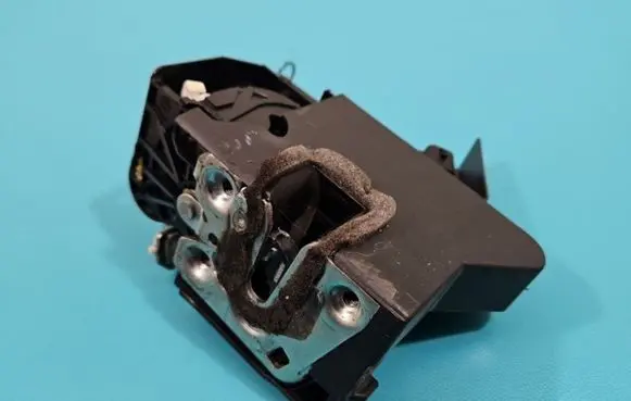 Dacia Sandero III Front door lock IMPRK1443665