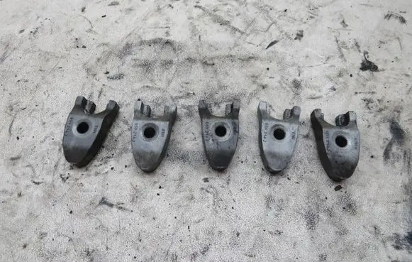 Audi A8 S8 D4 4H Fuel Injector clamp holder 059216J