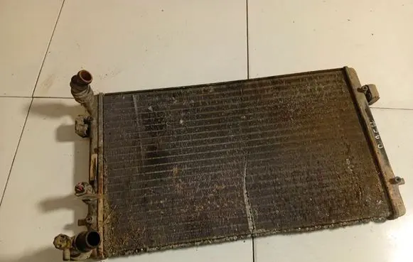 Volkswagen Golf IV Coolant radiator 1J0121253N