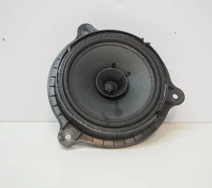 Nissan Juke I F15 Rear door speaker
