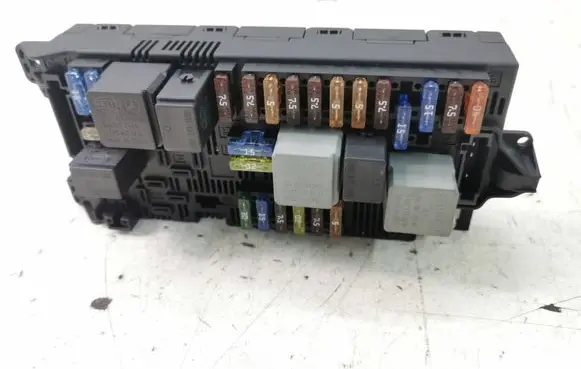 Mercedes-Benz E W211 Fuse module 2115457701 A52074250023E 00403133A52