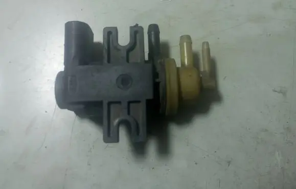 Volkswagen PASSAT B6 Turbo solenoid valve 1K0906627B