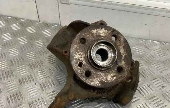 Mini One - Cooper Coupe R56 Front wheel hub 6779795