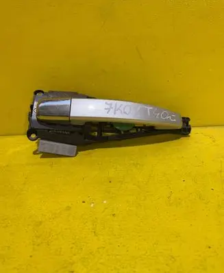 Chevrolet Orlando Loading door exterior handle/bracket GAN110221