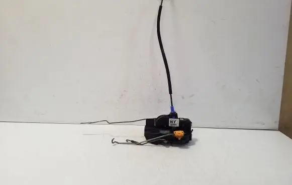 Opel Ampera Front door lock 13579499