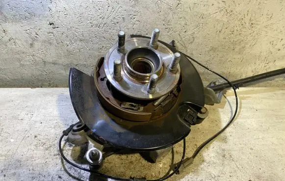 Rear wheel hub spindle/knuckle