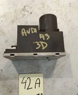 Audi A3 S3 8L Central locking vacuum pump 8D0862257B