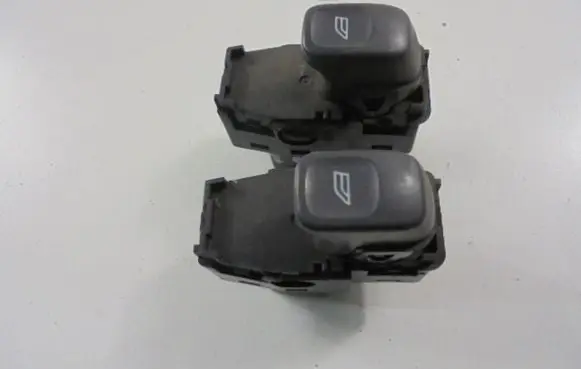 Volvo V70 Electric window control switch 9472275