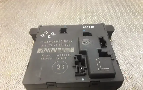 Mercedes-Benz E W211 Door control unit/module 2118704026 A2118704026