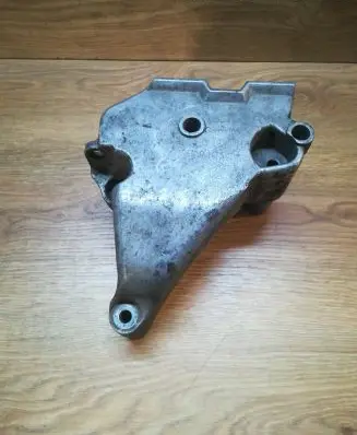 Volkswagen Touran I Engine mounting bracket 03G199207