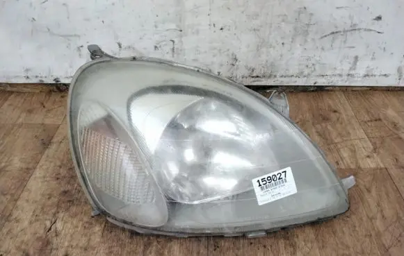 Toyota Avensis T220 Headlight/headlamp