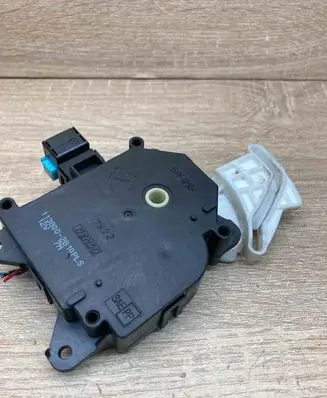 Toyota Avensis T270 Air flap motor/actuator 1138002810 12V7M WITHPLUG