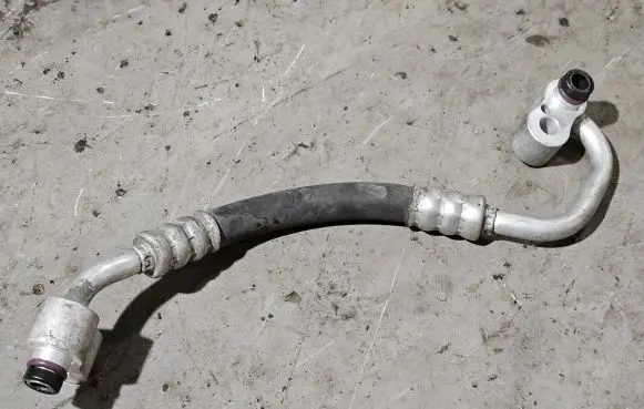 BMW 7 E38 Air conditioning (A/C) pipe/hose 8378480
